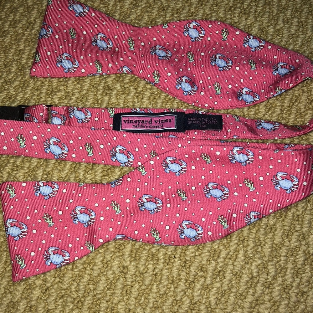 Vineyard vines crab bowtie